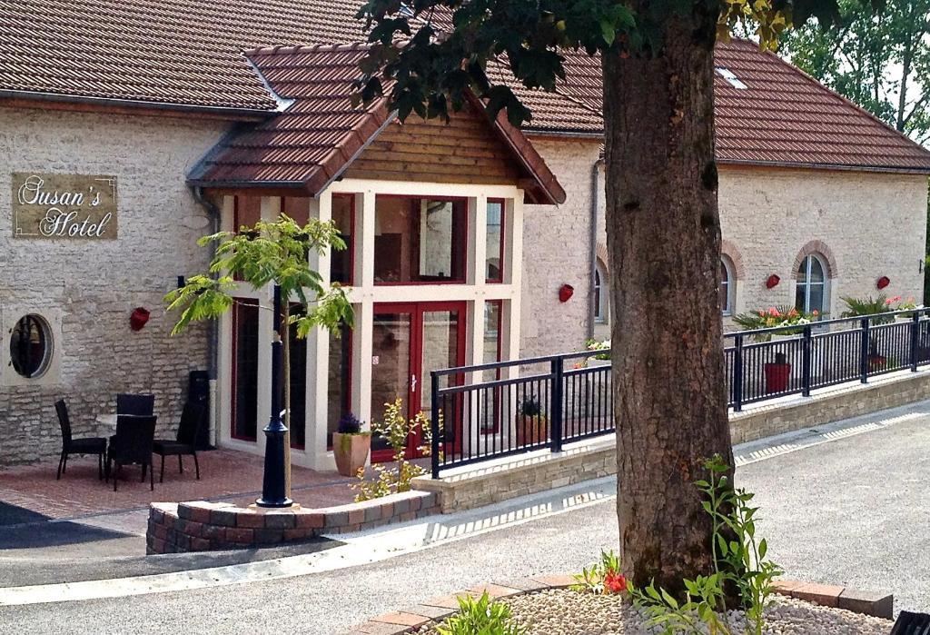 Logis Hostellerie La Chaumiere Arsonval Exterior foto